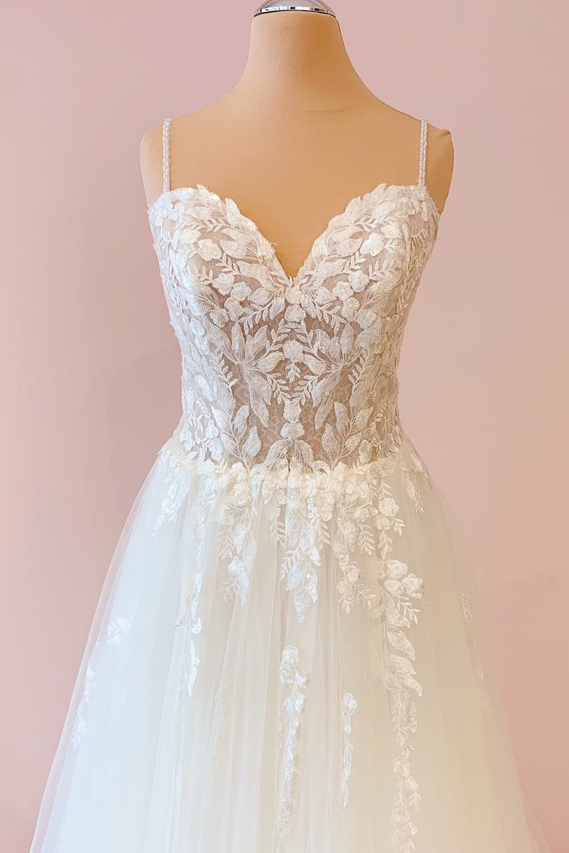 A-Line Spaghetti Straps Sweetheart Tulle Wedding Dress With Appliques Lace-Wedding Dresses-BallBride