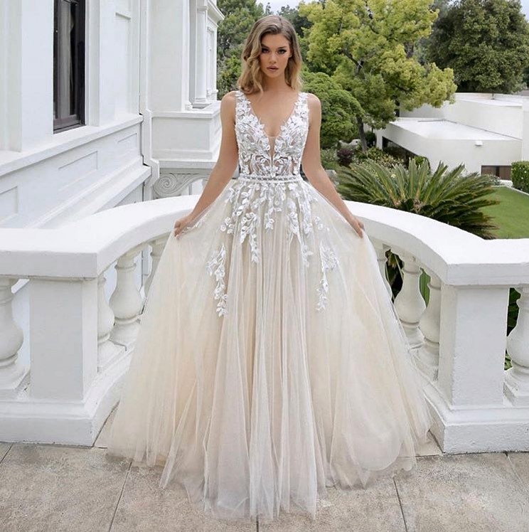 A-line V-neck Sleeveless Backless Wedding Dress with Lace Tulle - Luxury Long-Wedding Dresses-BallBride