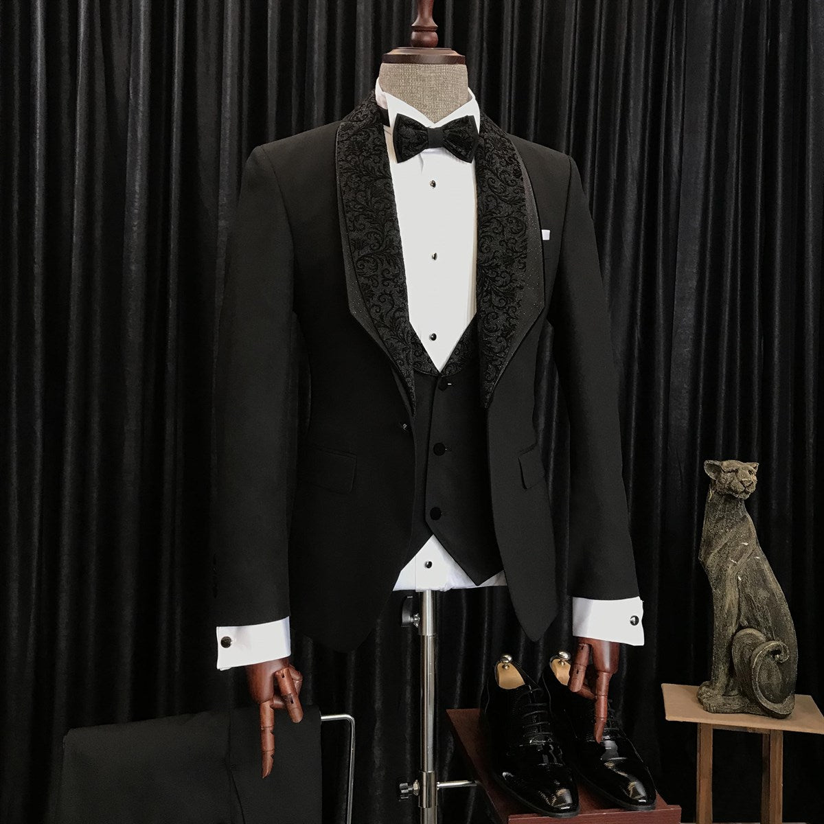 Augustus Stylish Black Slim Fit Wedding Men Suits with Special Jacquard Lapel-Wedding Suits-BallBride