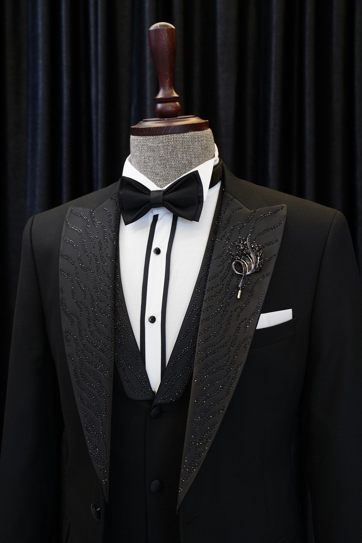 Barry Lastest Design Stylish Black 3-Piece Peaked Lapel Wedding Suit-Wedding Suits-BallBride