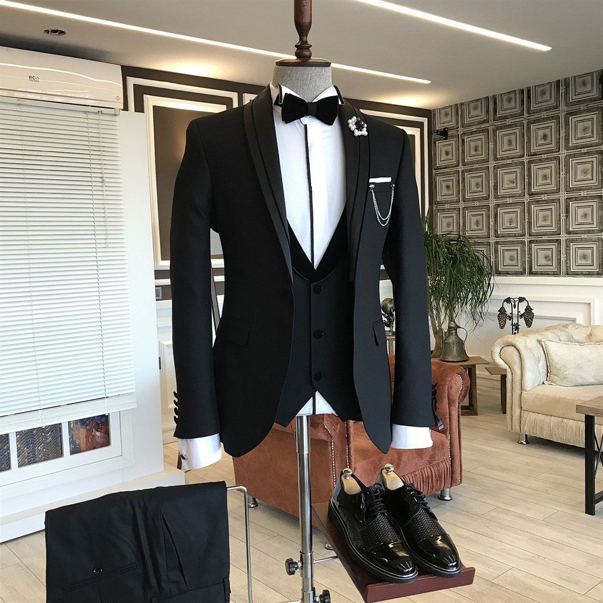 Earl Classic 3-pieces Black Shawl Lapel Wedding Suit - Perfect Choice for Grooms-Wedding Suits-BallBride