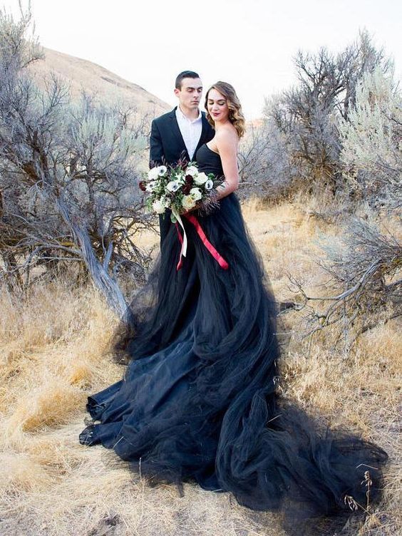 Elegant Black Strapless A-line Wedding Dress with Tulle Floor-length-Wedding Dresses-BallBride