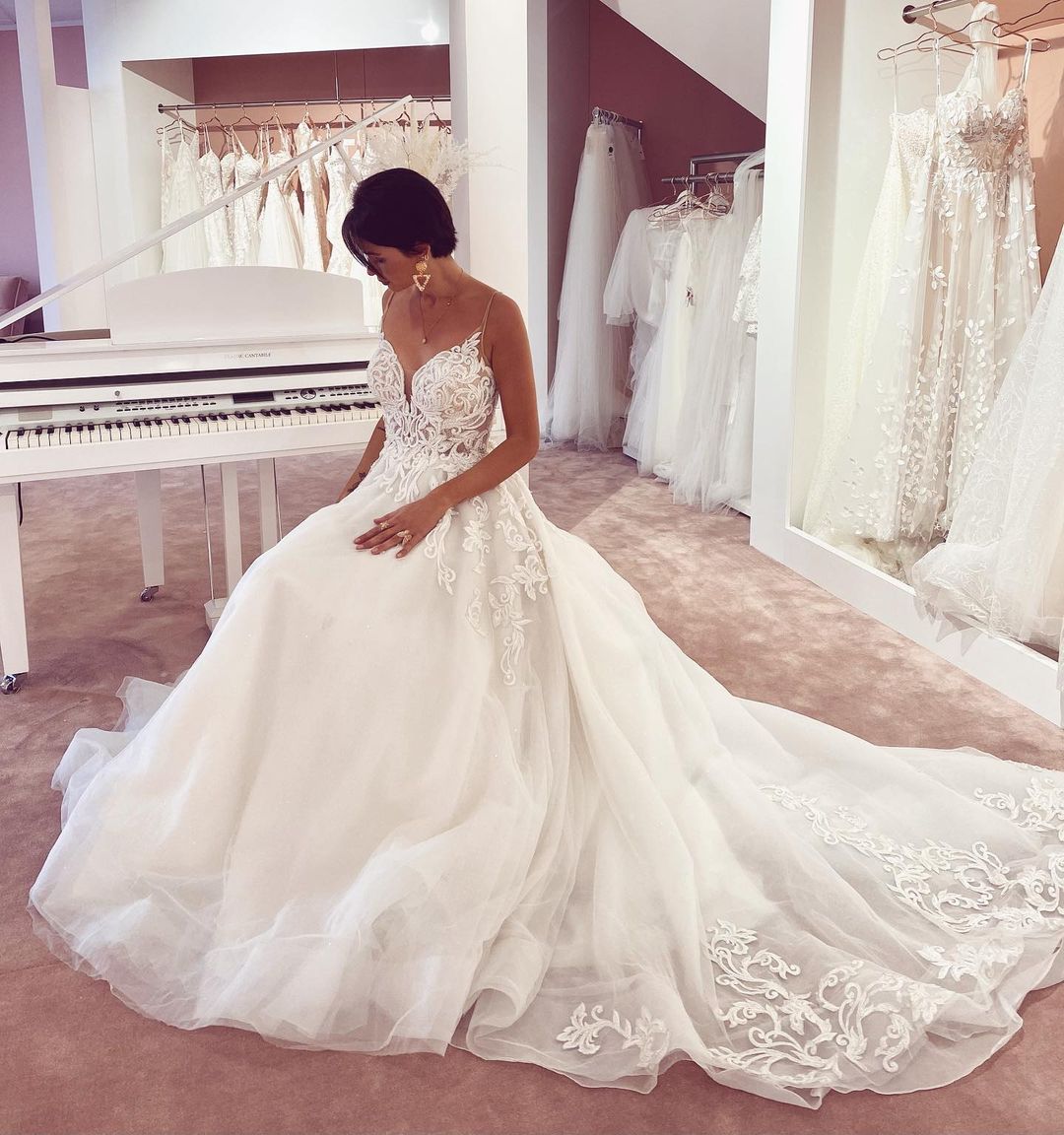 Glamorous A-Line V-neck Wedding Dress with Appliques Lace Tulle-Wedding Dresses-BallBride