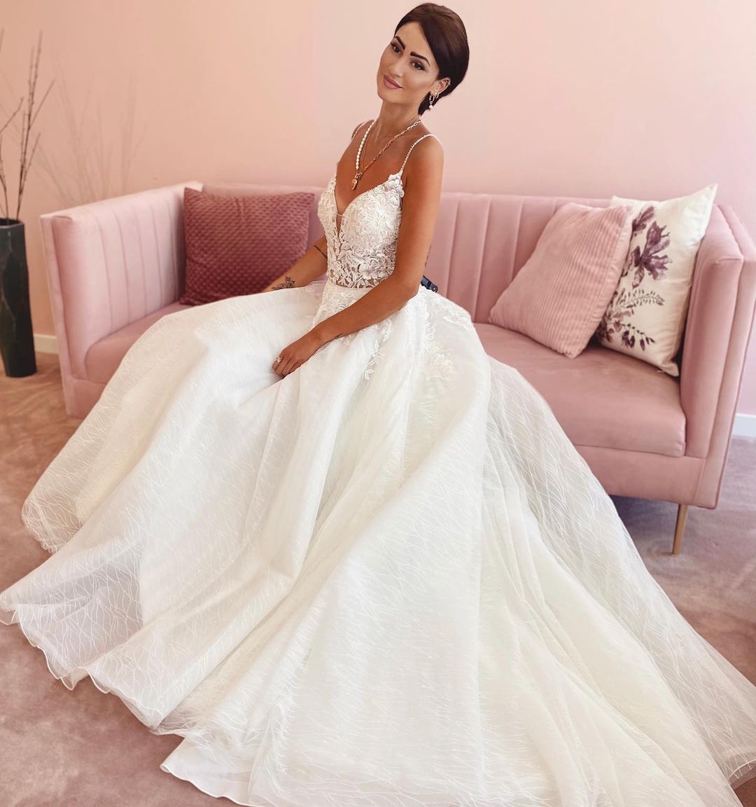 Glamorous A-Line V-neck Wedding Dress with Appliques Lace Tulle-Wedding Dresses-BallBride