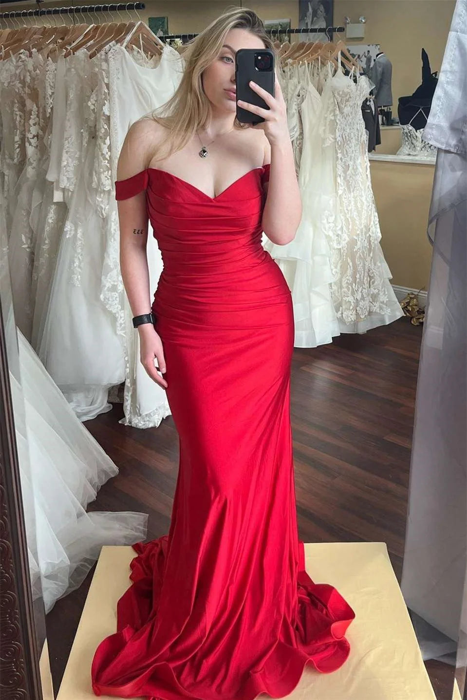 Modern Red Off-the-Shoulder Evening Dress Mermaid Long V-Neck-BallBride