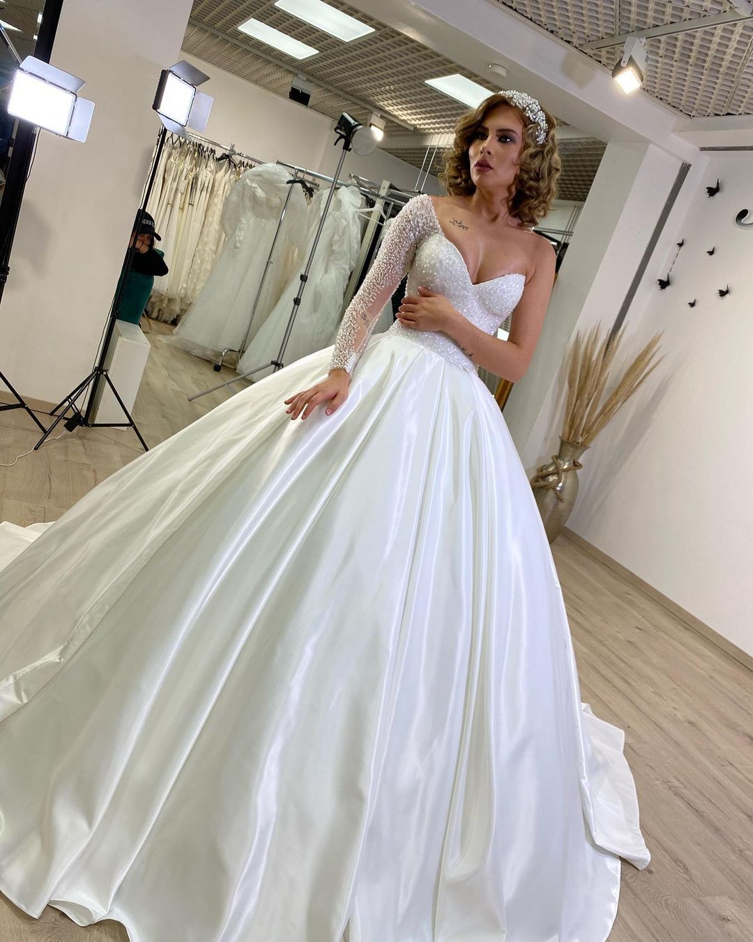 Modest Sweetheart Pearl Floor-length Ruffles Ball Gown Wedding Dress With Long Sleeve-Wedding Dresses-BallBride