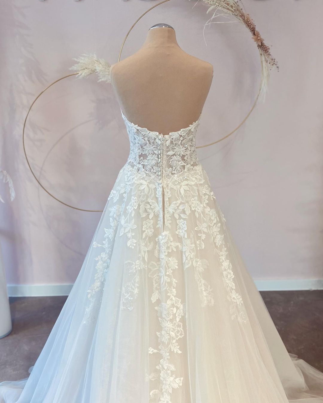 Stunning A-line Sweetheart Tulle Wedding Dress With Lace-Wedding Dresses-BallBride