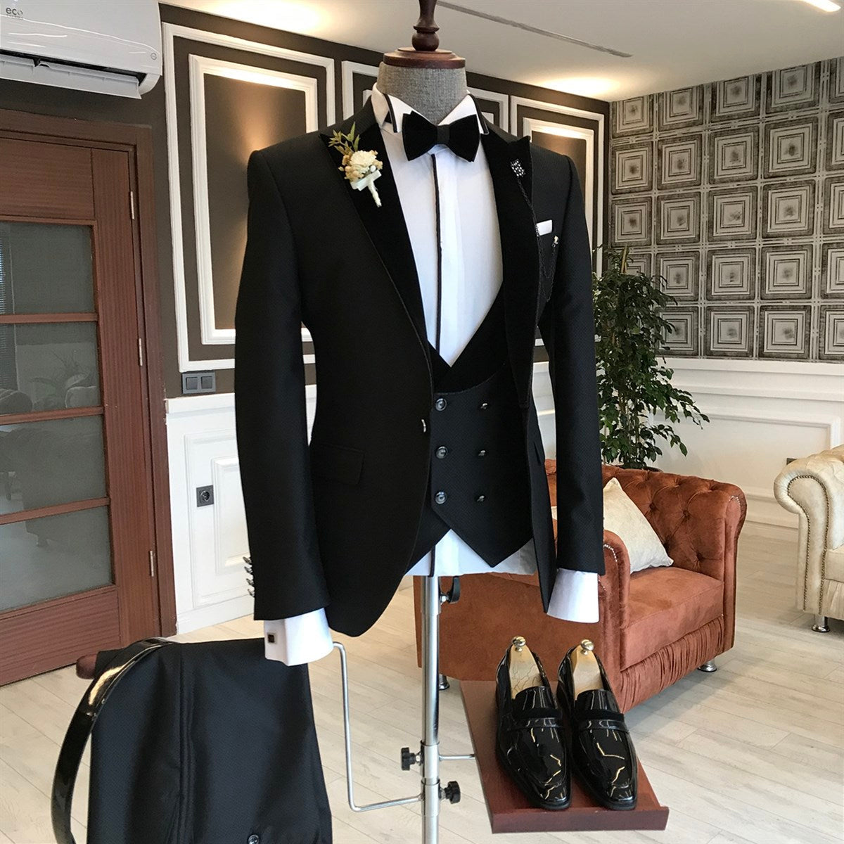 Three Pieces Black Summer Wedding Suits for Groom with Peaked Lapel-Prom Suits-BallBride